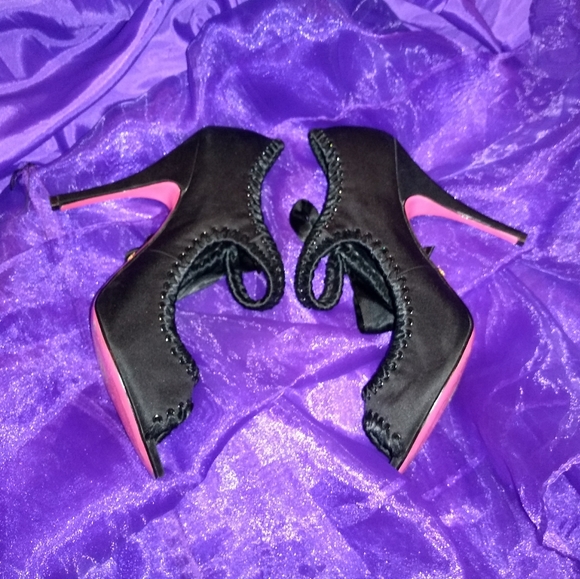 ✨ HOST PICK ✨ Pink Bottoms Betsey Johnson Black Satin Peep Toe Stiletto Heels - Picture 9 of 9
